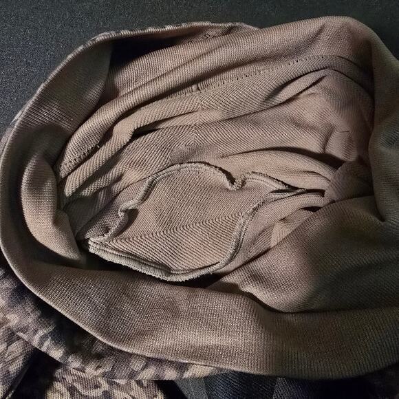 Spanx Women's Camo Print Cheetah Print Seamless Leggings Size Small - Picture 7 of 8